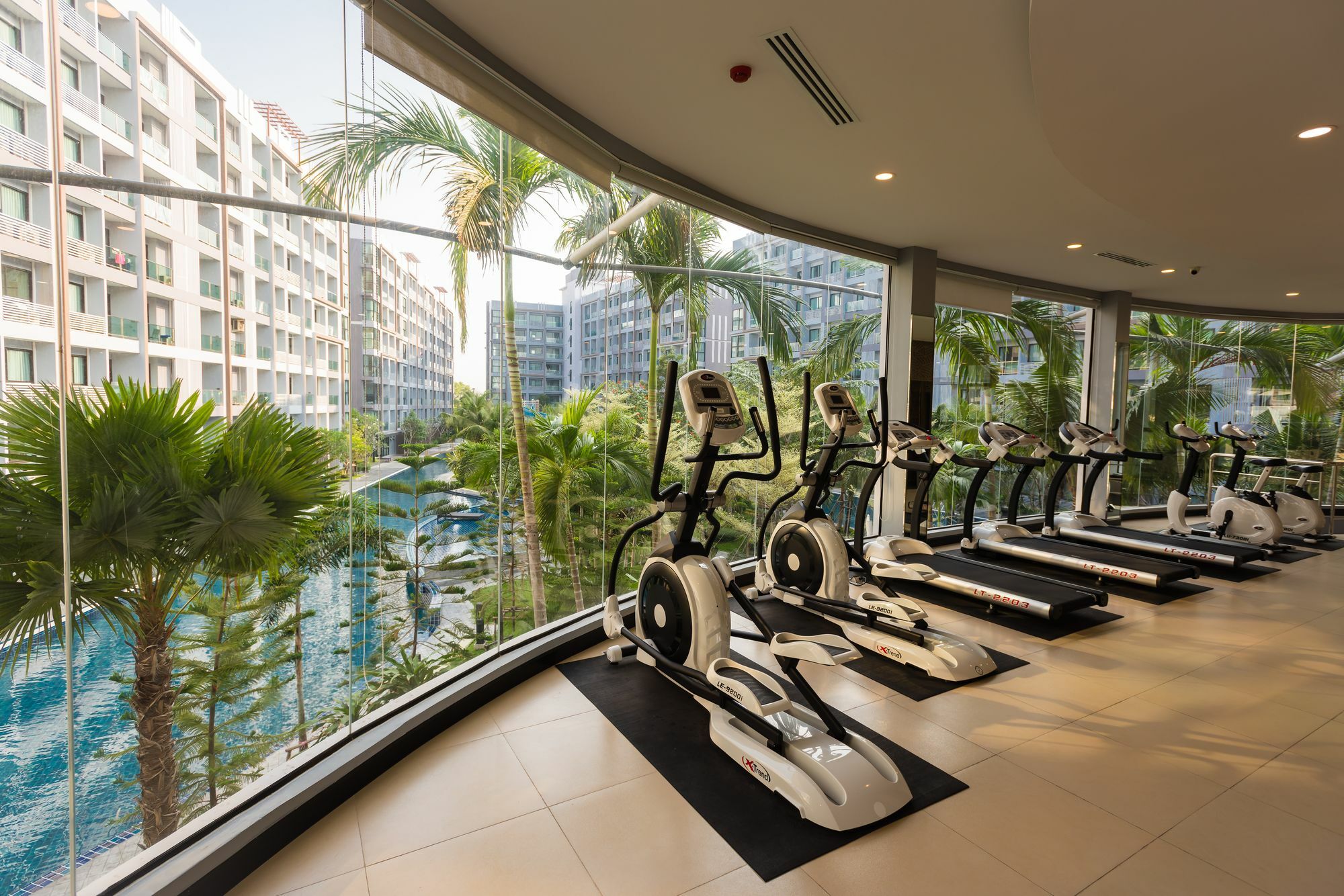 Dusit Grand Park Leilighet Haat Jomtien Eksteriør bilde